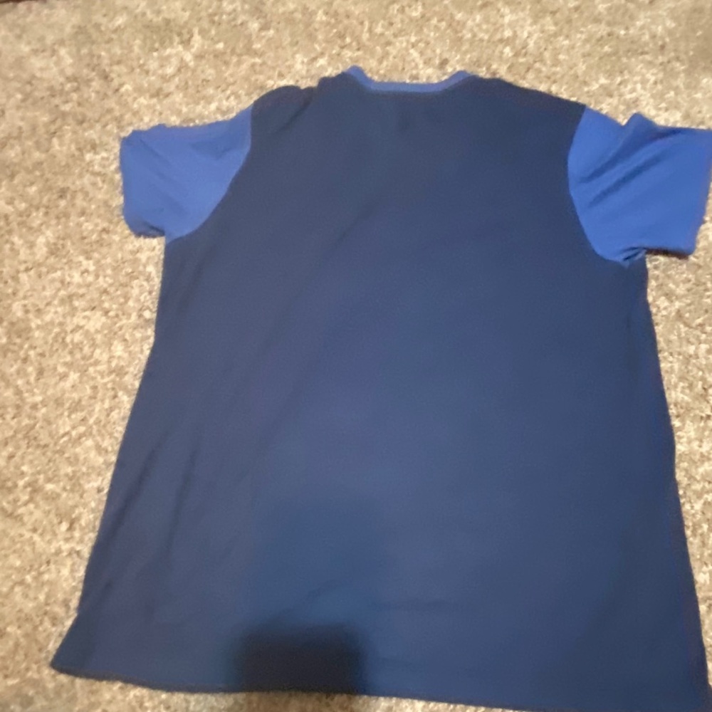 Levi’s Tee 🟢 - Picture 2 of 3